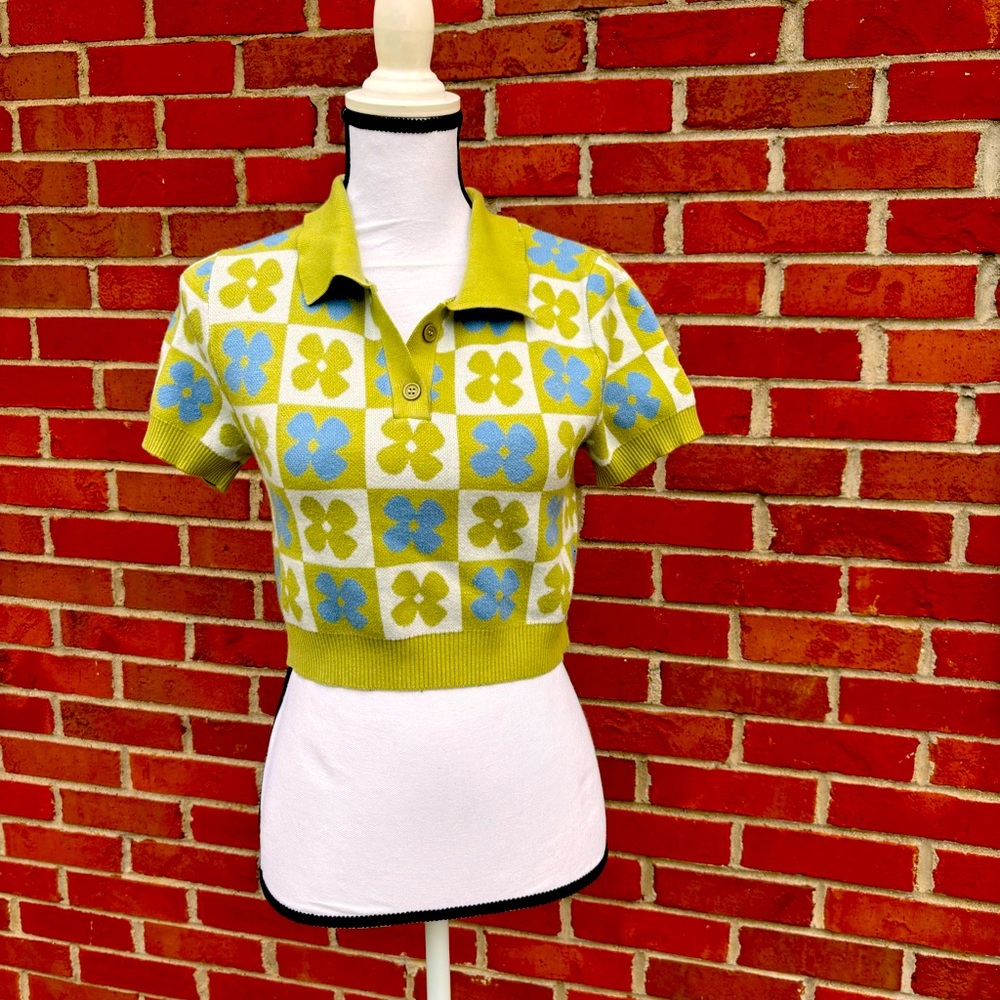 Altar'd State  Retro Daisy Flower Print Green Blue Crop Top Pullover Polo Small